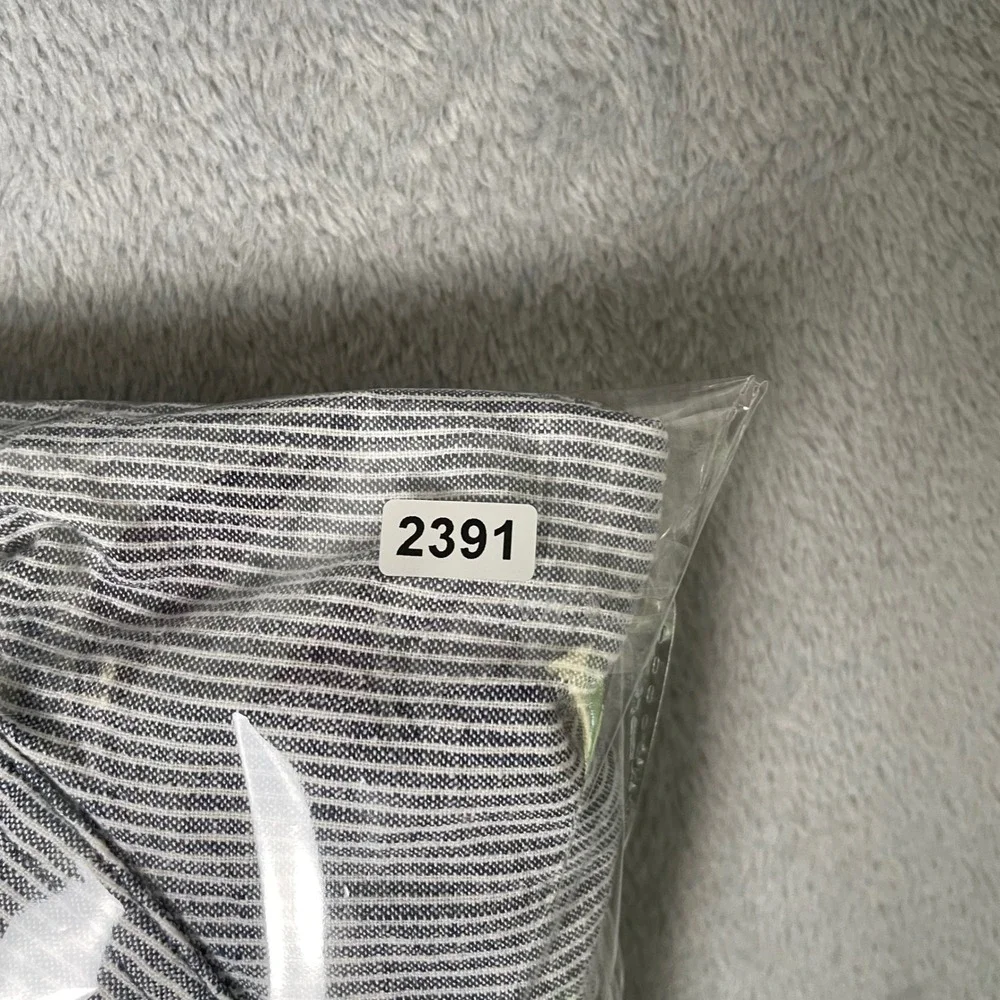Banana Republic minimalist coastal